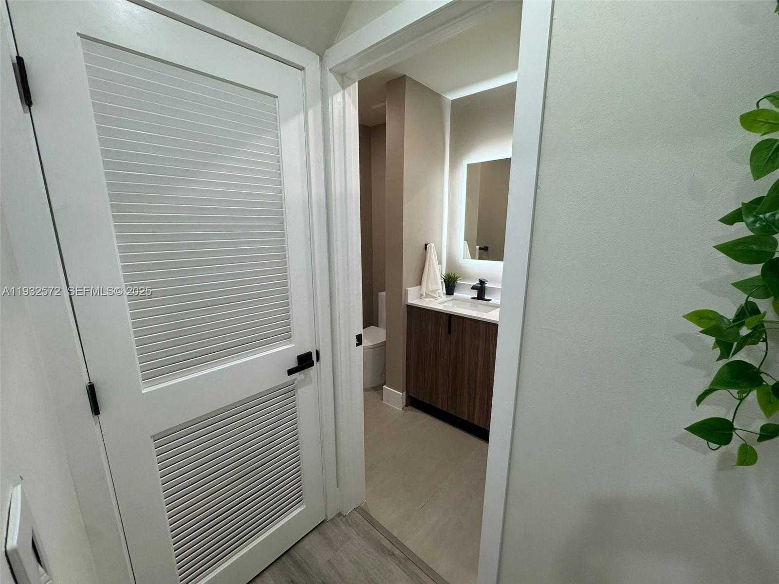 Small Image of 10109 NORTH WEST 52ND TER, Doral Number 26