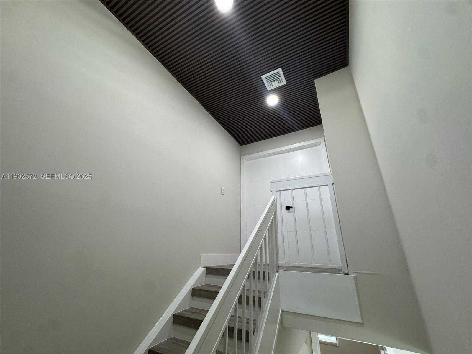 Small Image of 10109 NORTH WEST 52ND TER, Doral Number 33