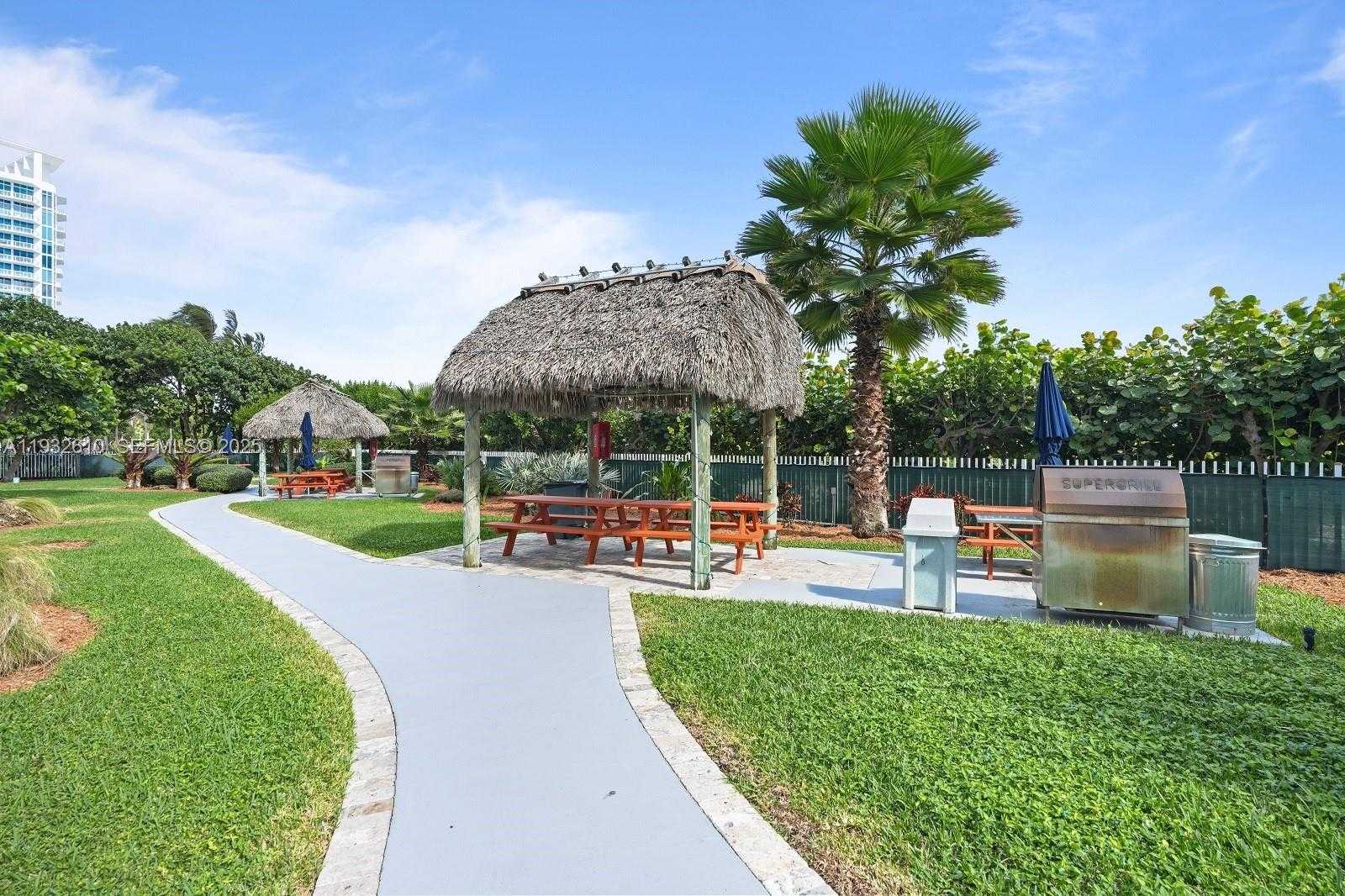 Small Image of 6423 COLLINS AVE #1005, Miami Beach Number 17