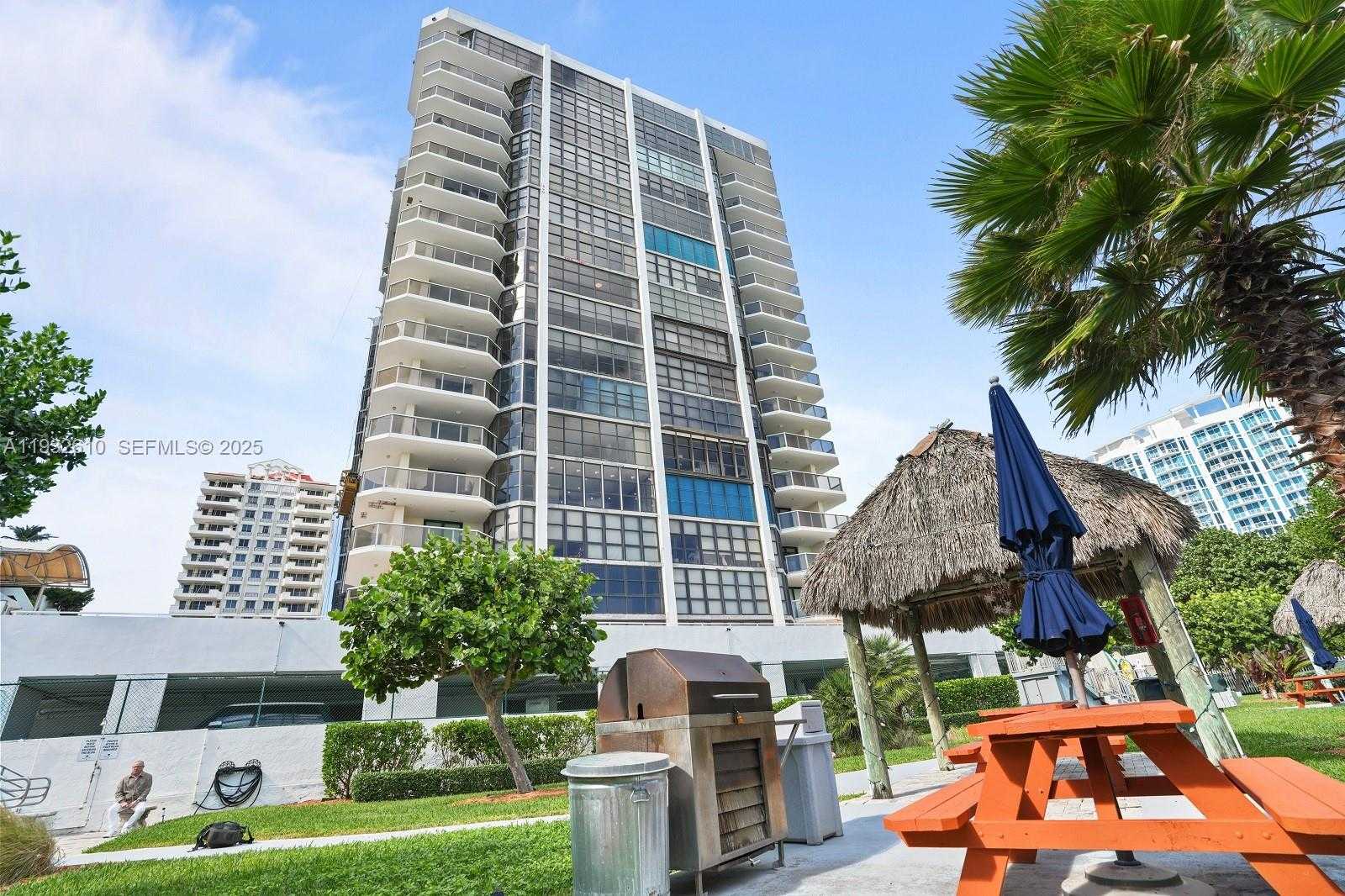 Small Image of 6423 COLLINS AVE #1005, Miami Beach Number 18