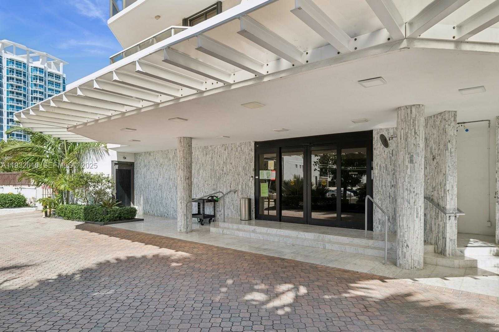 Small Image of 6423 COLLINS AVE #1005, Miami Beach Number 19