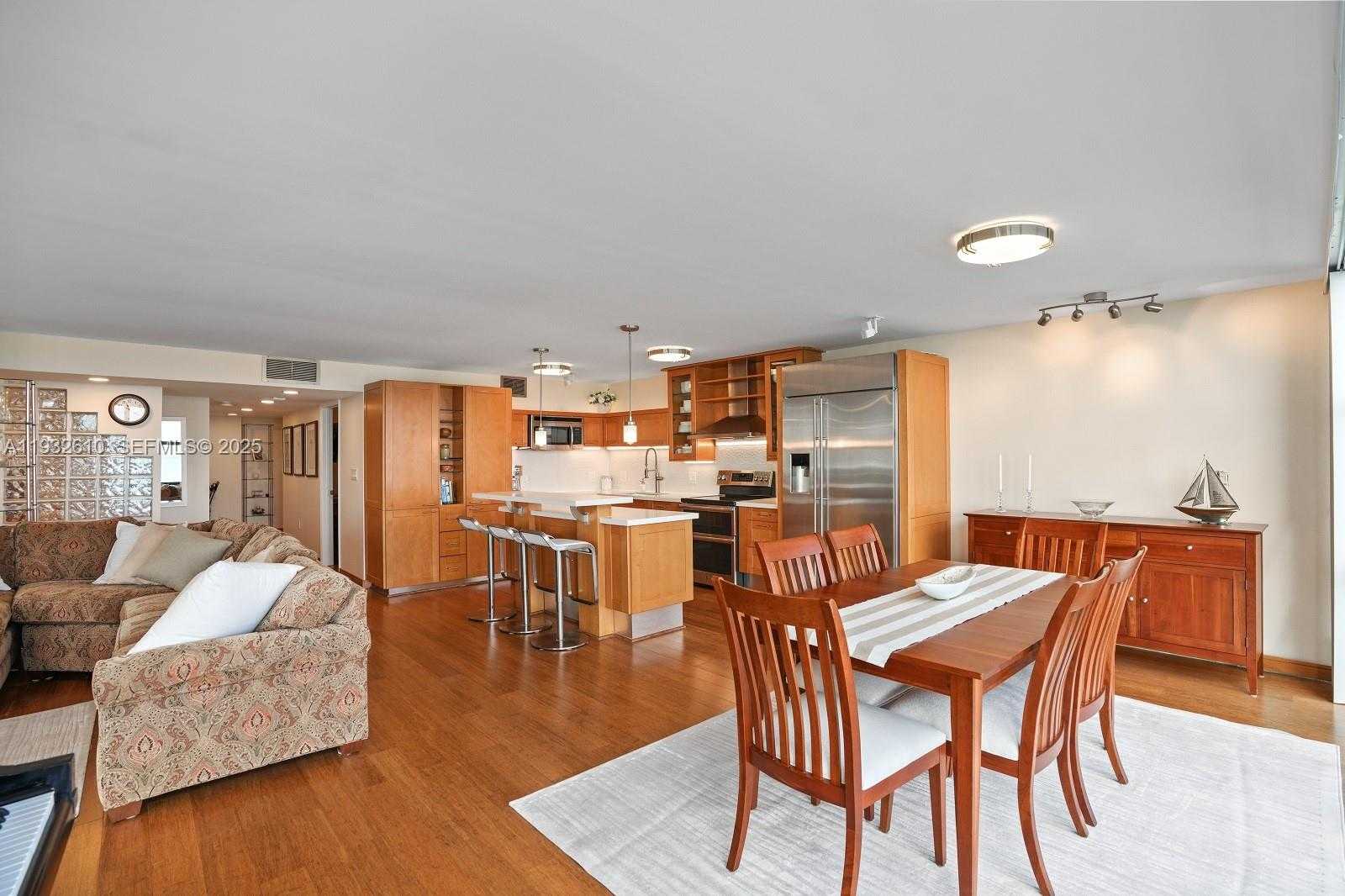 Small Image of 6423 COLLINS AVE #1005, Miami Beach Number 24