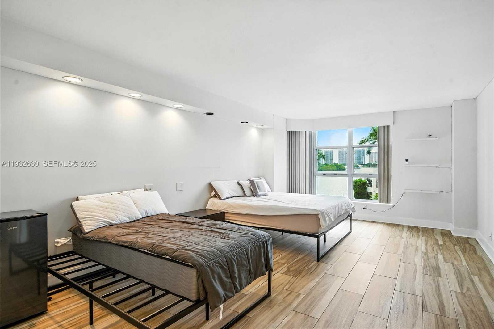 Small Image of 3600 MYSTIC POINTE DR #305, Aventura Number 11