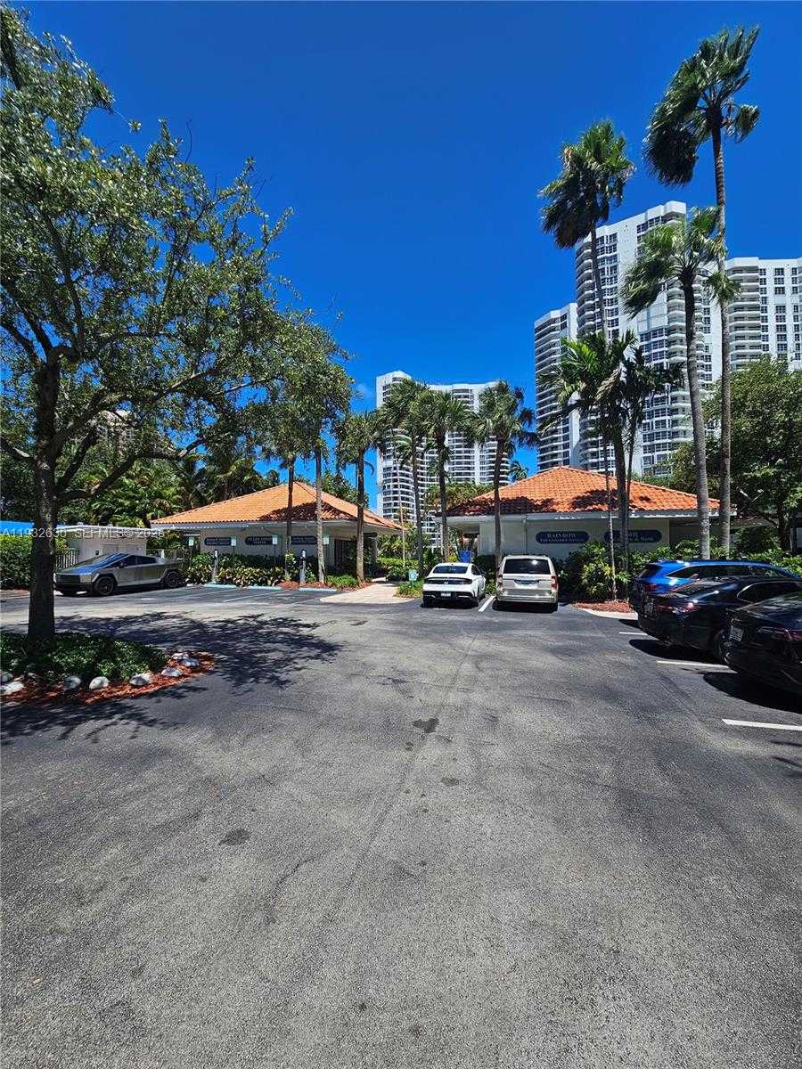 Small Image of 3600 MYSTIC POINTE DR #305, Aventura Number 37