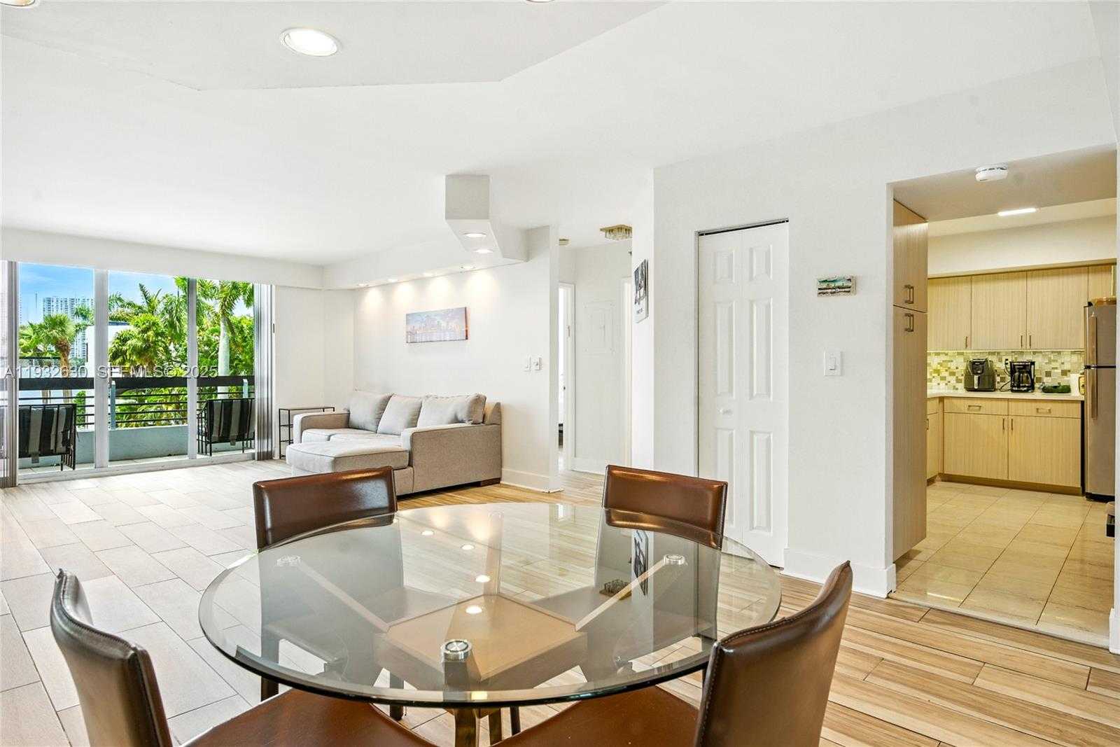 Small Image of 3600 MYSTIC POINTE DR #305, Aventura Number 4