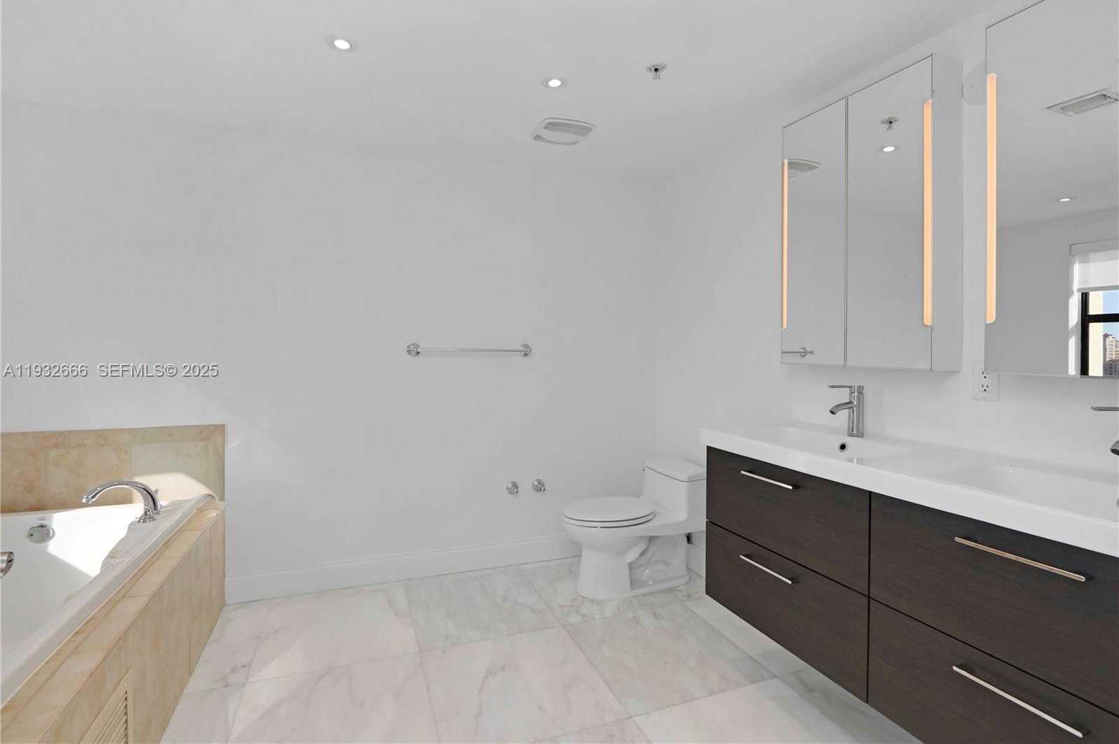 Small Image of 888 SOUTH DOUGLAS RD #1203, Coral Gables Number 21