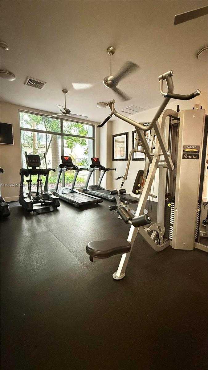 Small Image of 1830 RADIUS DR #915, Hollywood Number 22