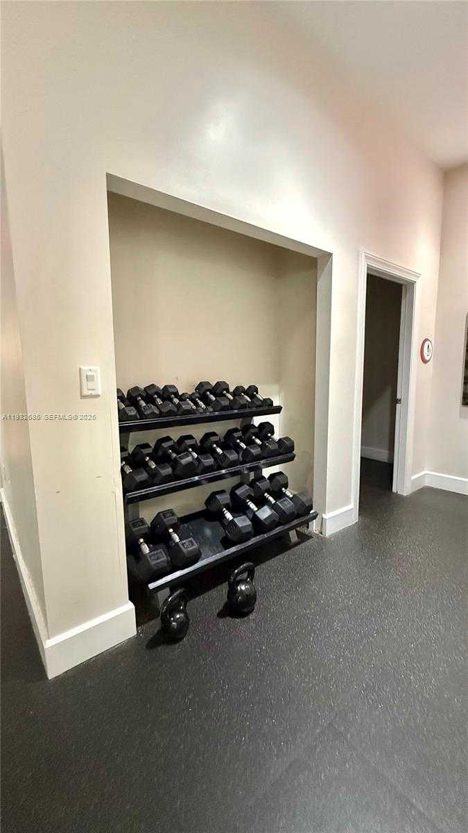 Small Image of 1830 RADIUS DR #915, Hollywood Number 23