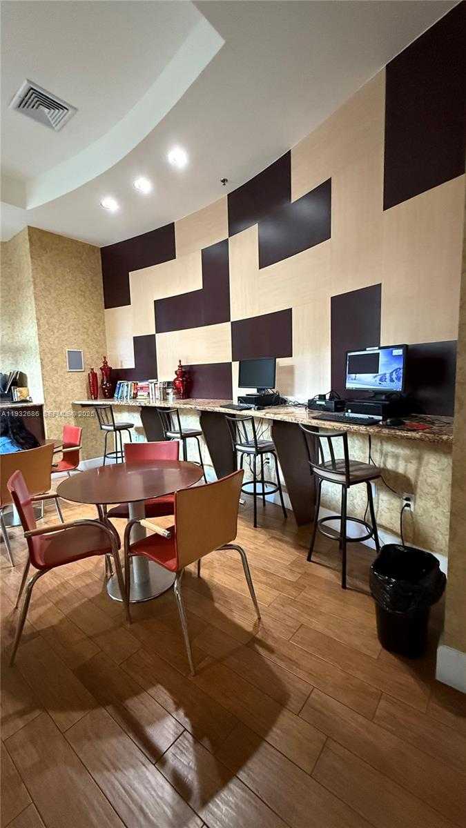 Small Image of 1830 RADIUS DR #915, Hollywood Number 24