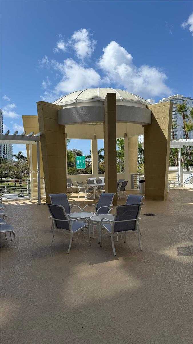 Small Image of 1830 RADIUS DR #915, Hollywood Number 25