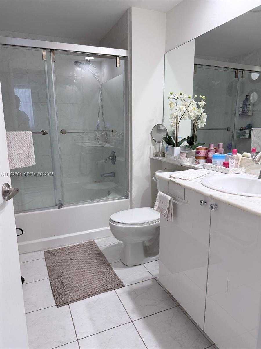 Small Image of 18800 NORTH EAST 29TH AVE #323, Aventura Number 18