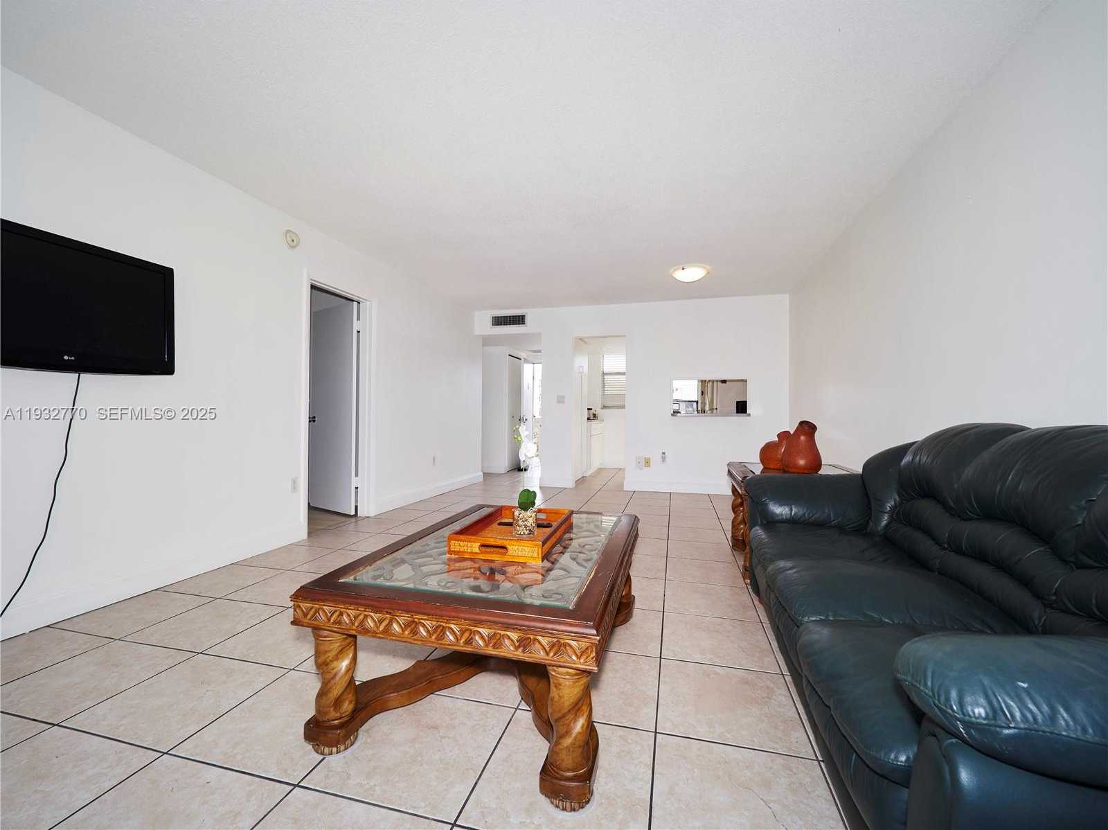 Small Image of 2861 LEONARD DR #F412, Aventura Number 12