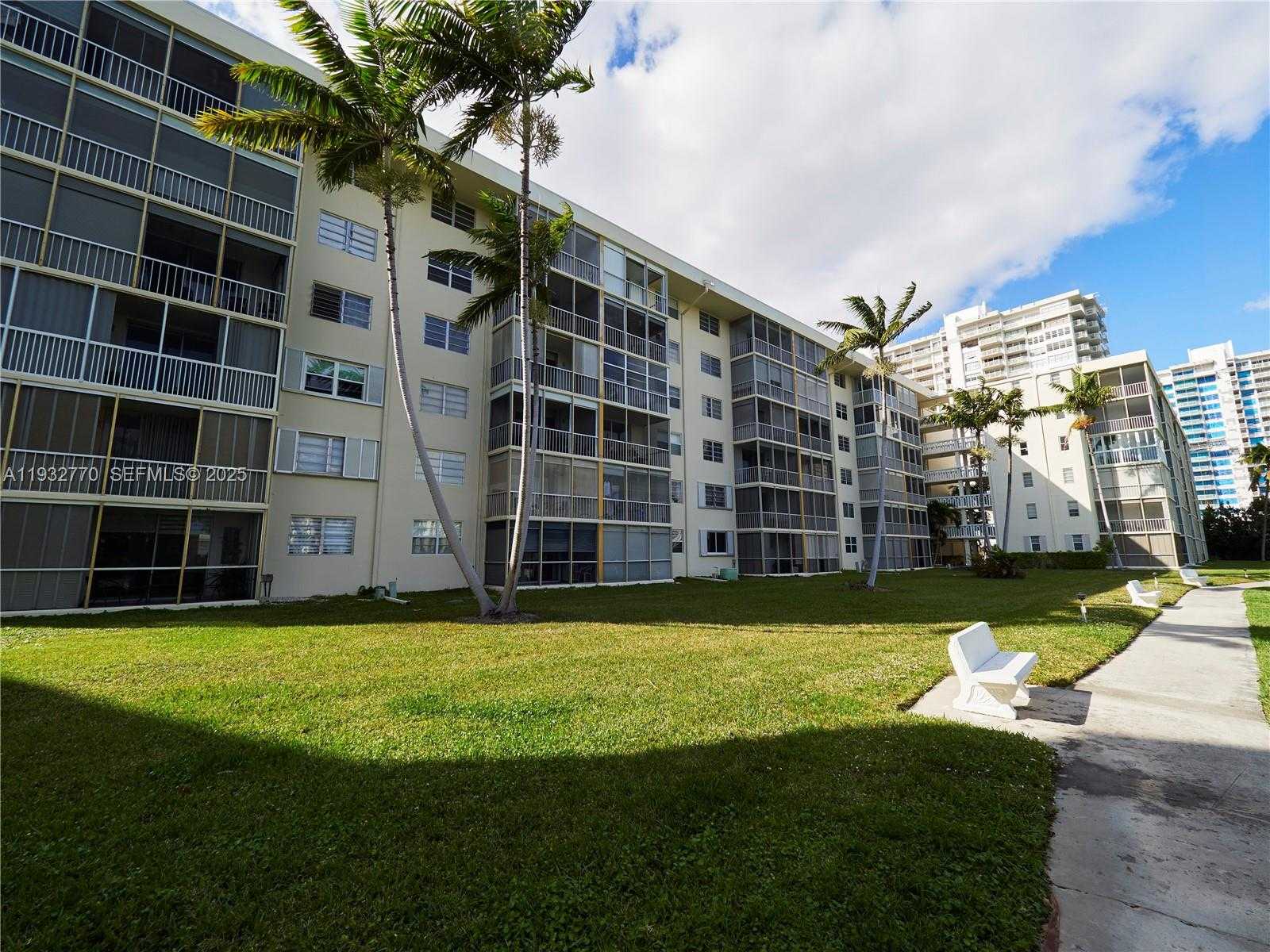 Small Image of 2861 LEONARD DR #F412, Aventura Number 2