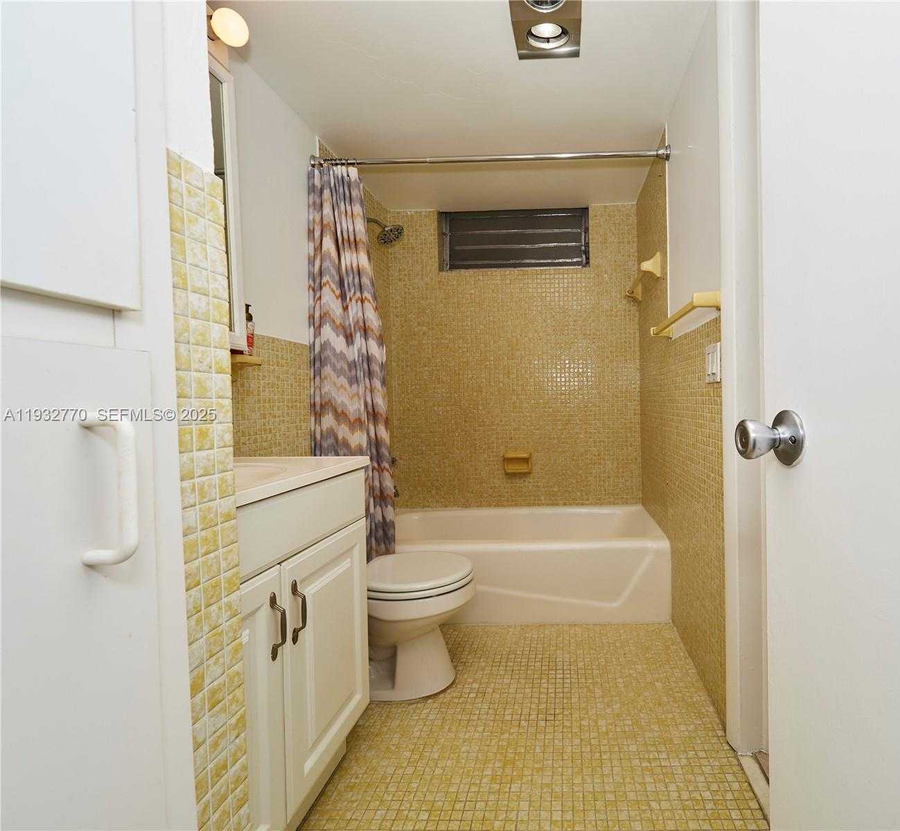 Small Image of 2861 LEONARD DR #F412, Aventura Number 22