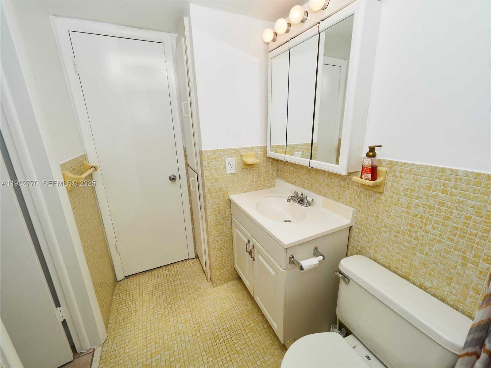 Small Image of 2861 LEONARD DR #F412, Aventura Number 24