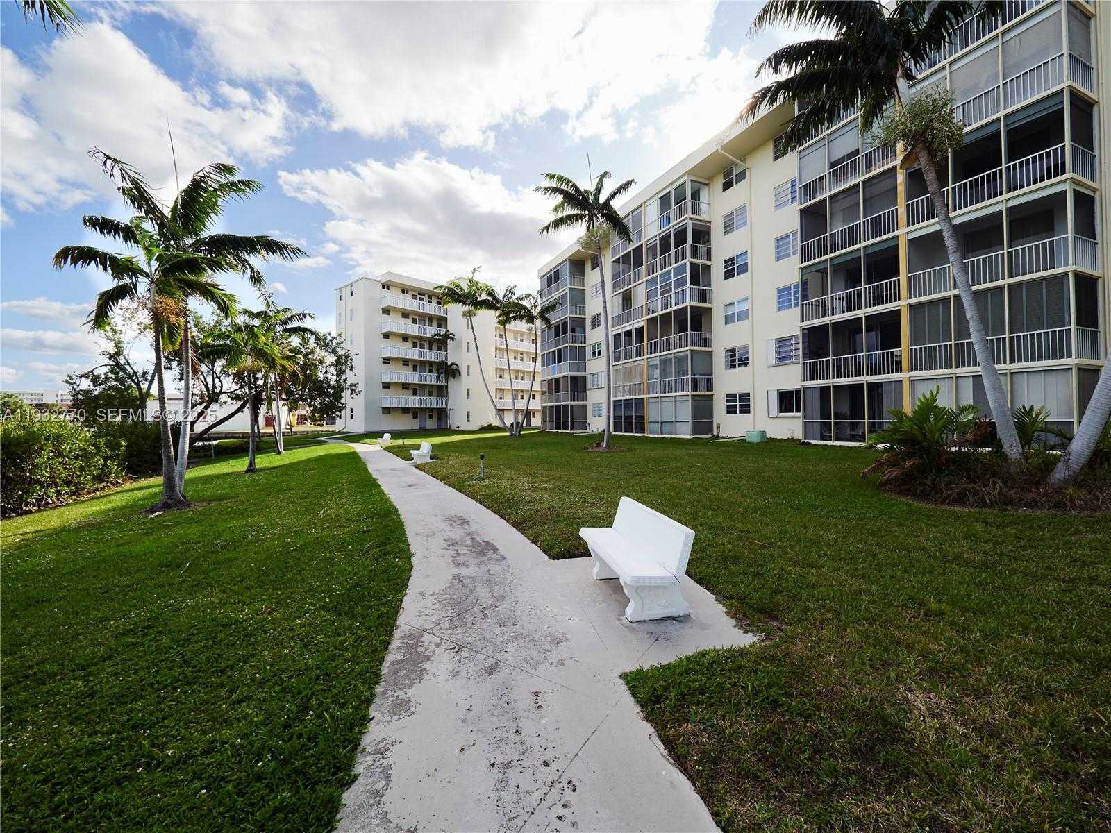 Small Image of 2861 LEONARD DR #F412, Aventura Number 31