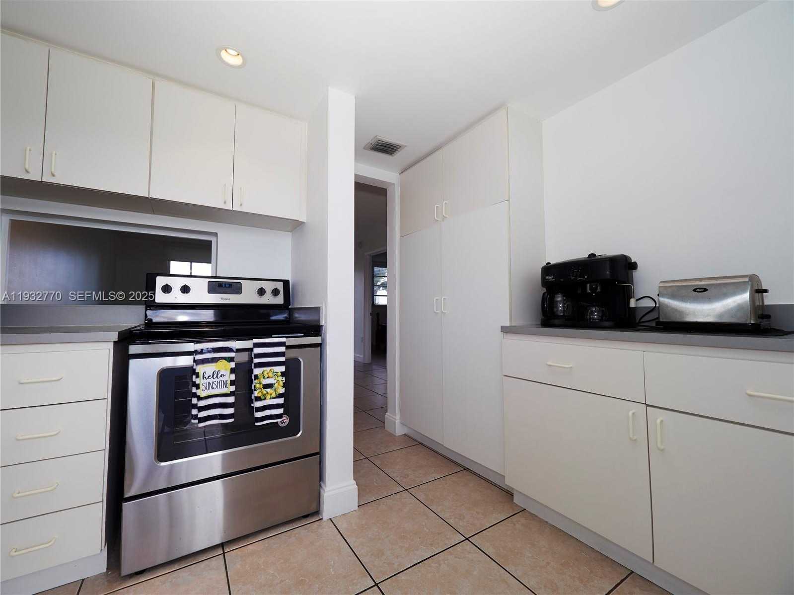 Small Image of 2861 LEONARD DR #F412, Aventura Number 6