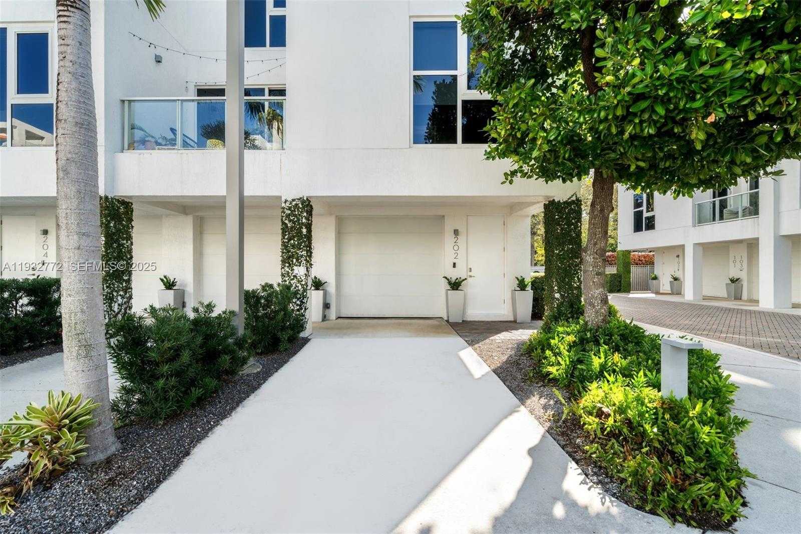 Small Image of 455 NORTH EAST 39TH ST #202, Miami Number 9