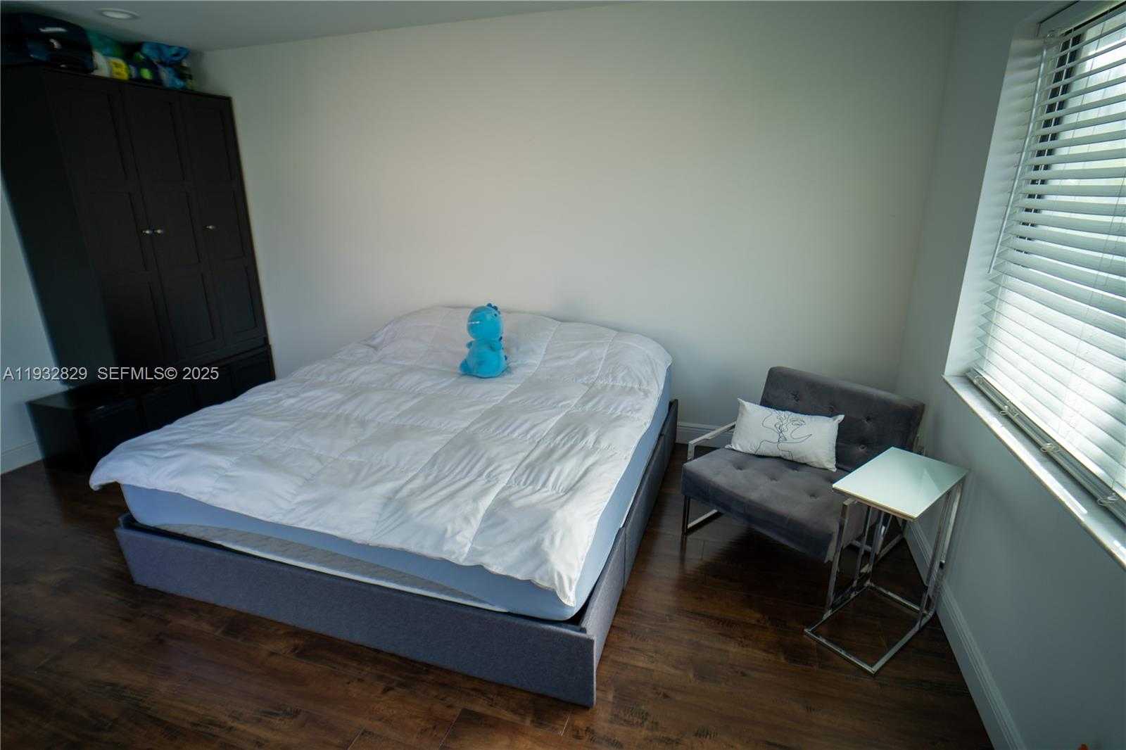 Small Image of 2524 SOUTH WEST 112TH AVE, Miami Number 15