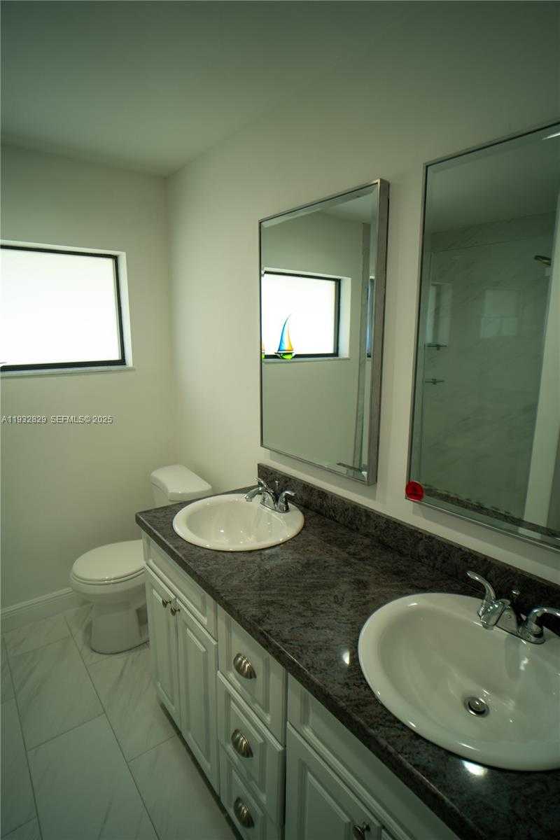 Small Image of 2524 SOUTH WEST 112TH AVE, Miami Number 16