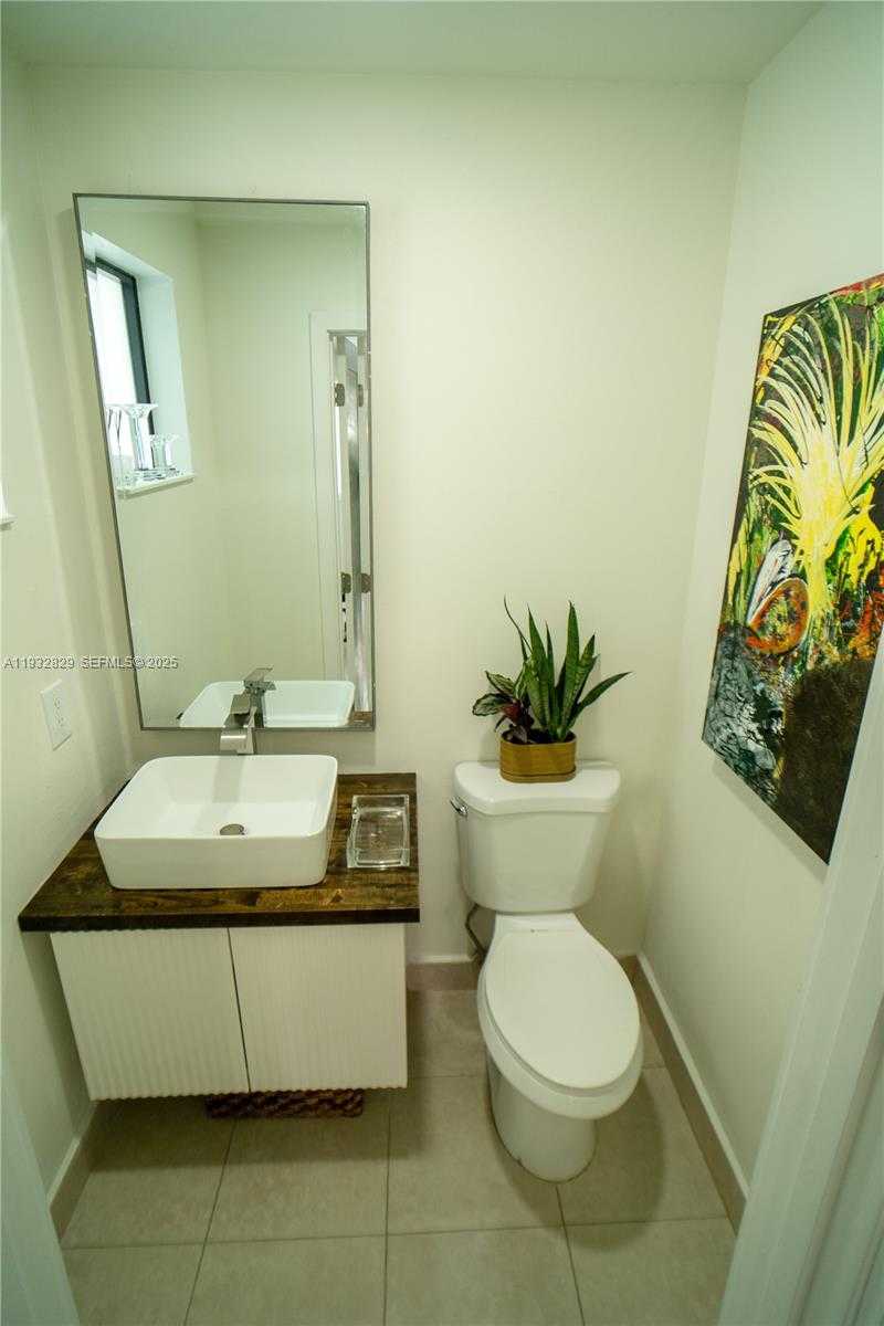 Small Image of 2524 SOUTH WEST 112TH AVE, Miami Number 5