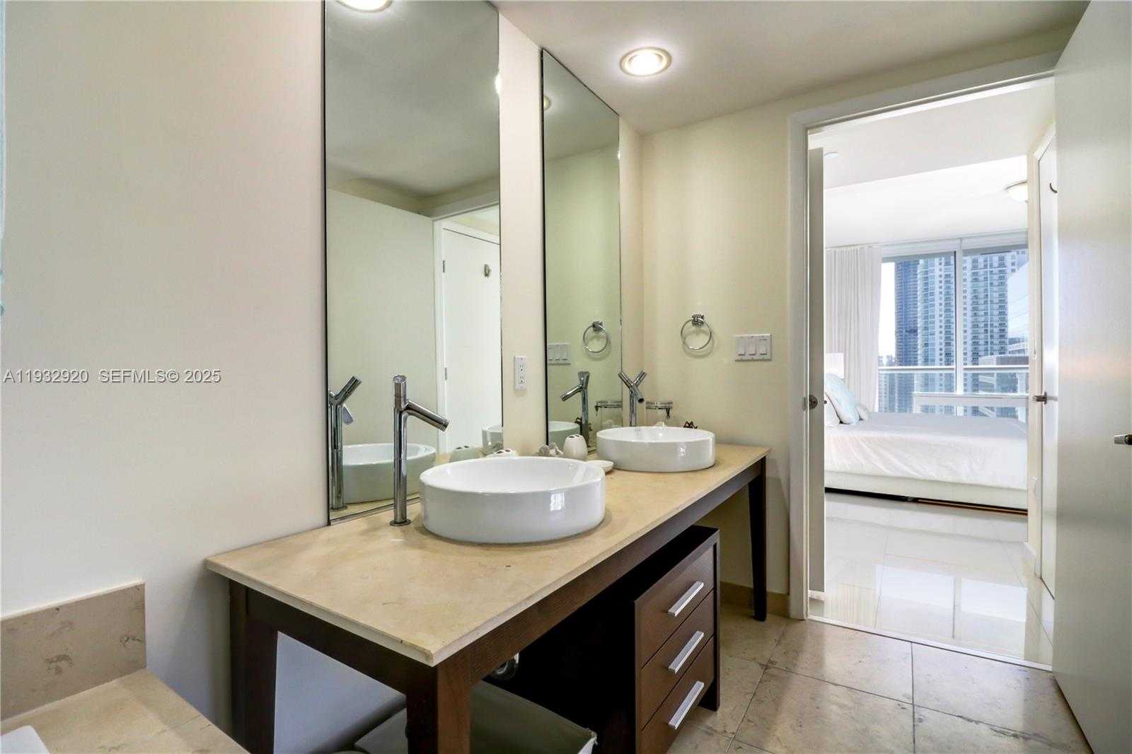 Small Image of 495 BRICKELL AVE #4011, Miami Number 15