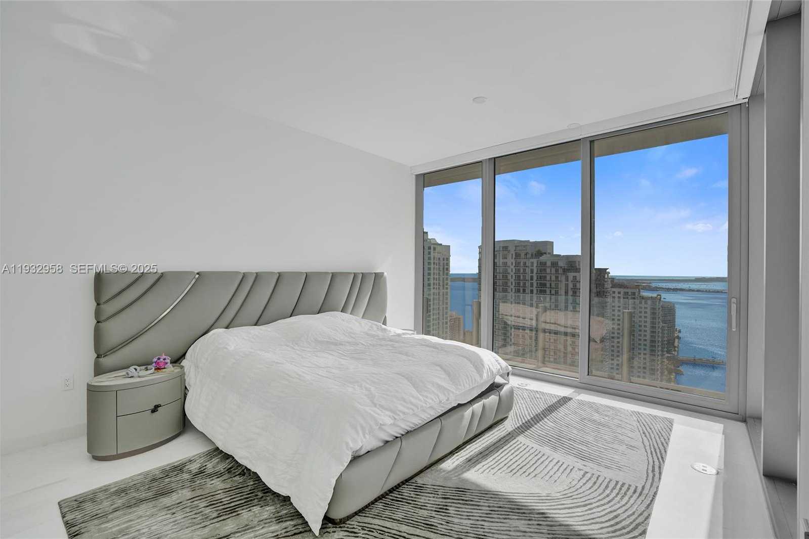 Small Image of 300 BISCAYNE BOULEVARD WAY #3304C, Miami Number 10