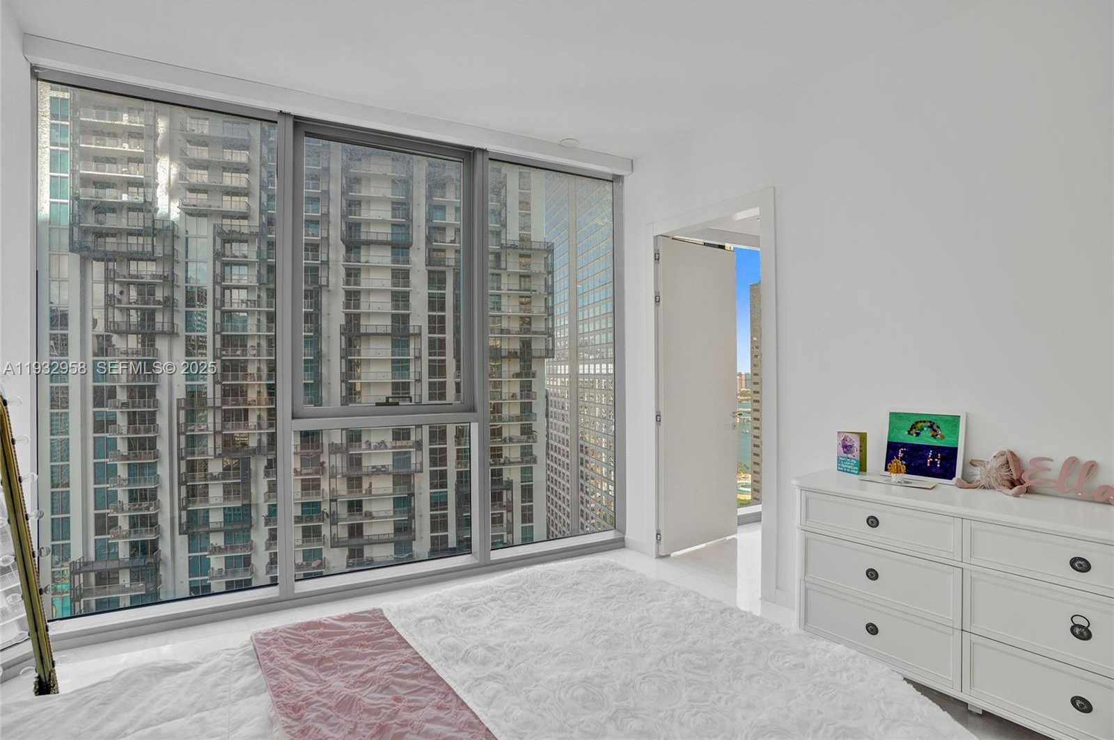 Small Image of 300 BISCAYNE BOULEVARD WAY #3304C, Miami Number 14