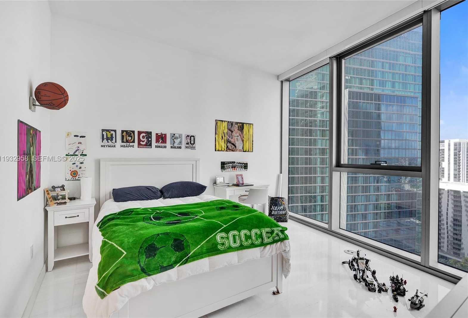 Small Image of 300 BISCAYNE BOULEVARD WAY #3304C, Miami Number 16