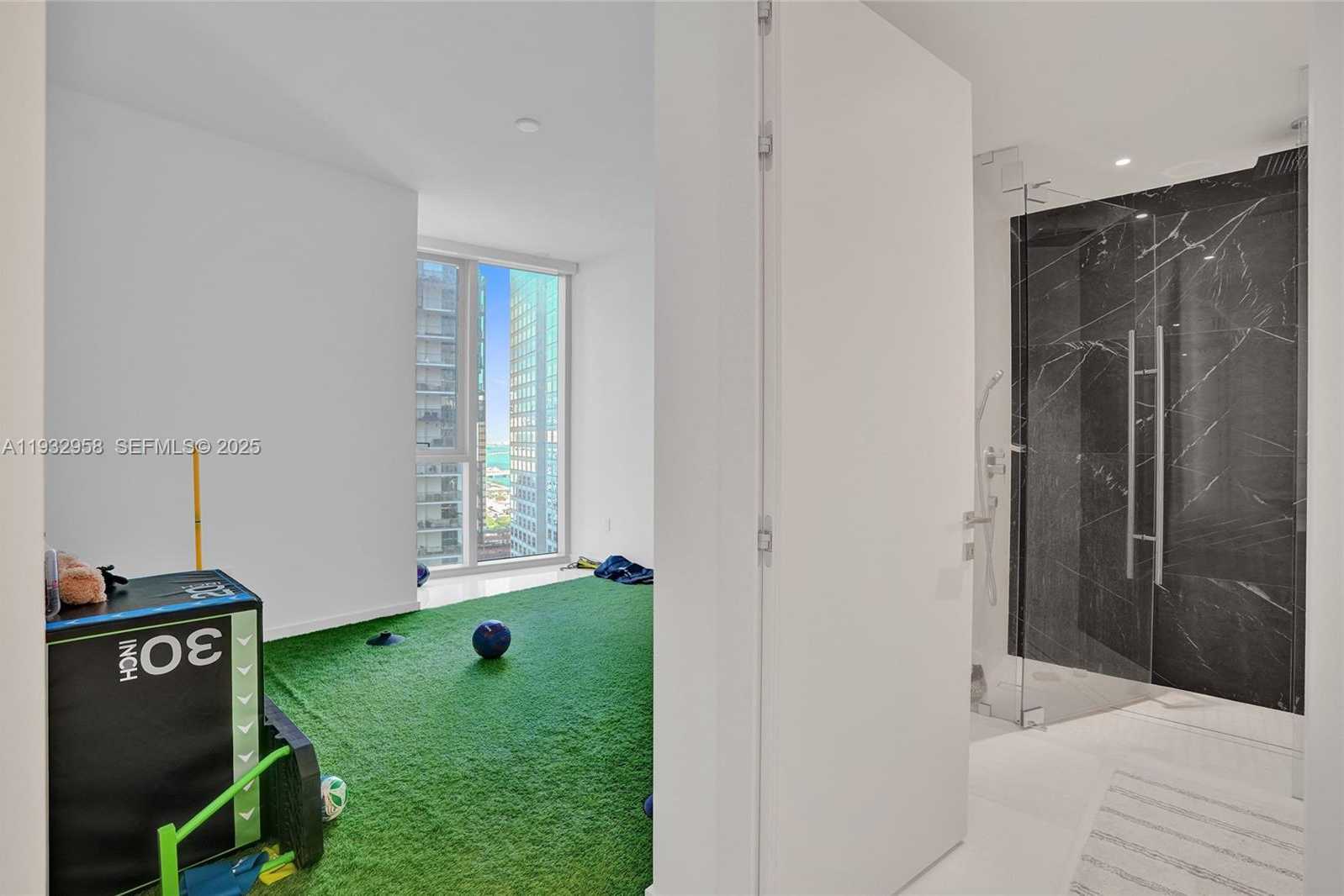 Small Image of 300 BISCAYNE BOULEVARD WAY #3304C, Miami Number 18