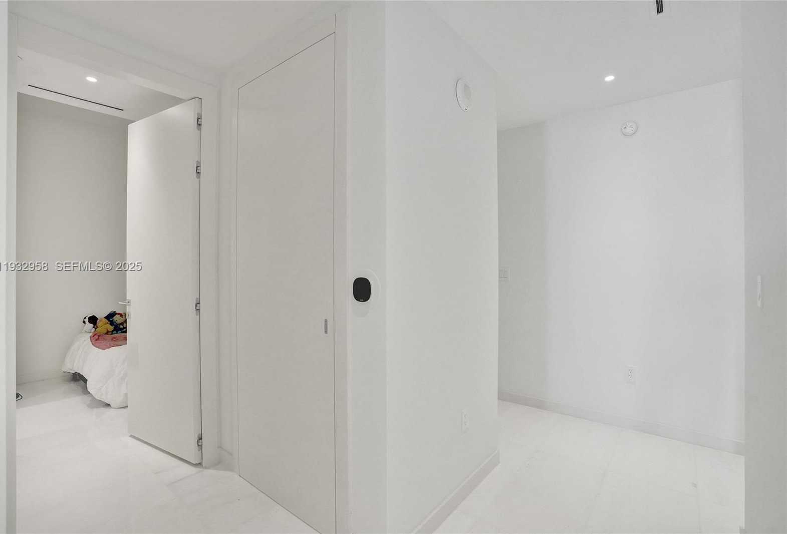 Small Image of 300 BISCAYNE BOULEVARD WAY #3304C, Miami Number 21