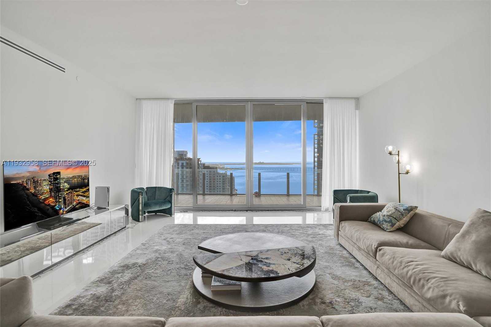 Small Image of 300 BISCAYNE BOULEVARD WAY #3304C, Miami Number 3