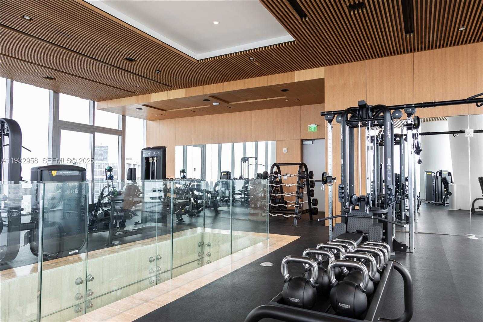 Small Image of 300 BISCAYNE BOULEVARD WAY #3304C, Miami Number 31