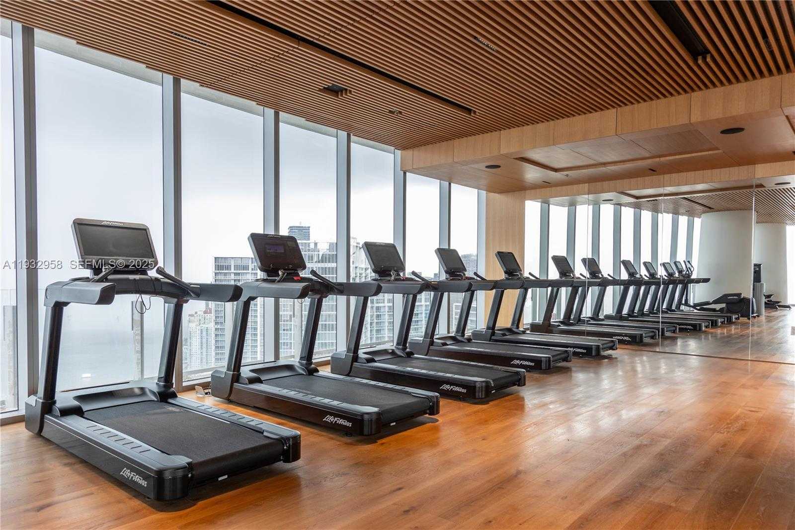 Small Image of 300 BISCAYNE BOULEVARD WAY #3304C, Miami Number 32