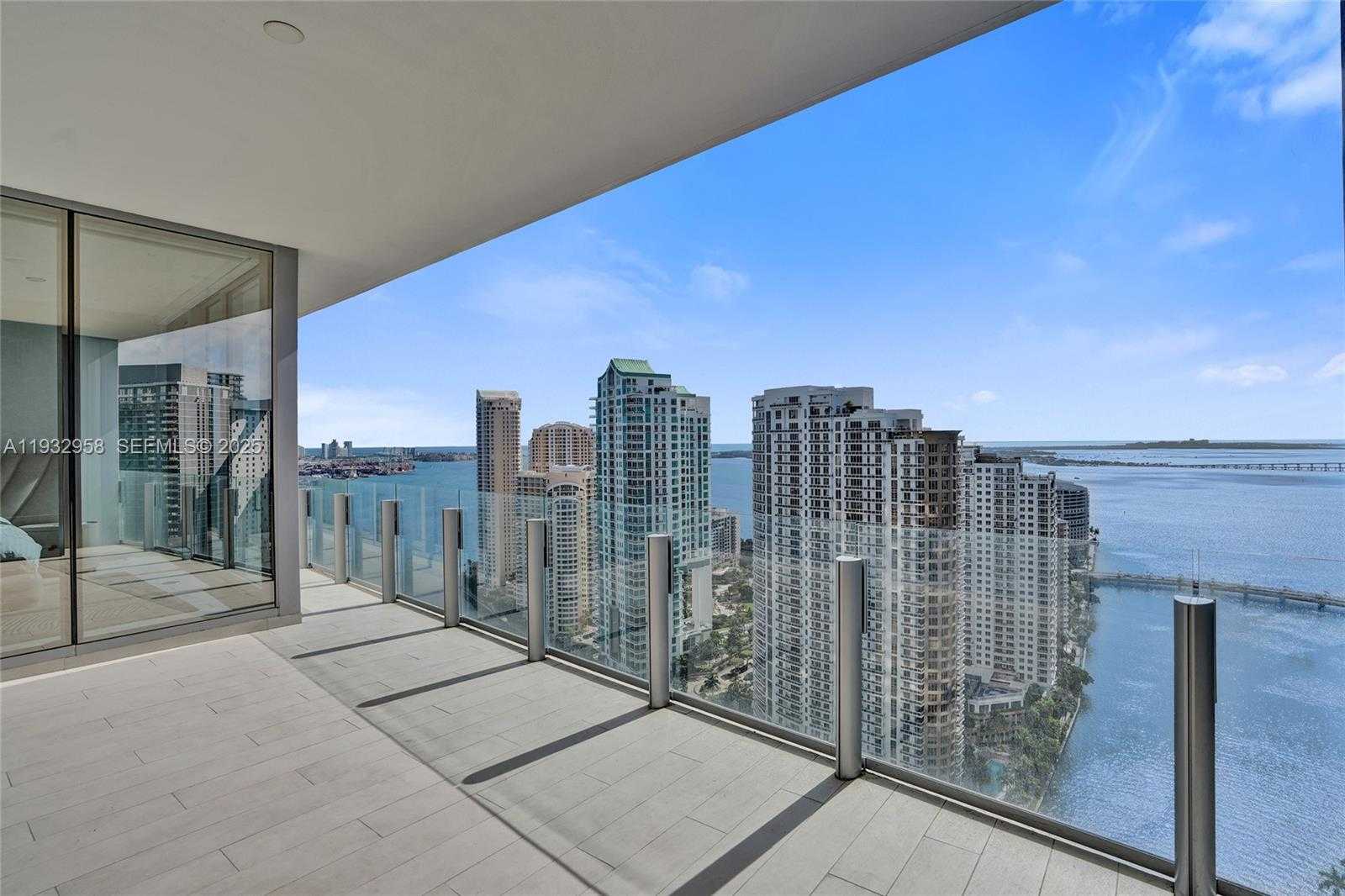 Small Image of 300 BISCAYNE BOULEVARD WAY #3304C, Miami Number 5