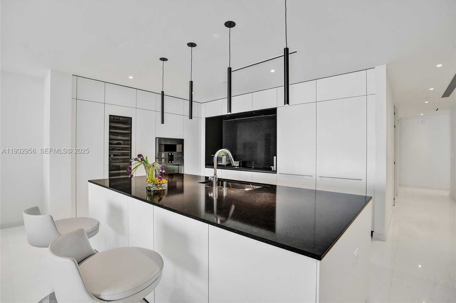 Small Image of 300 BISCAYNE BOULEVARD WAY #3304C, Miami Number 7