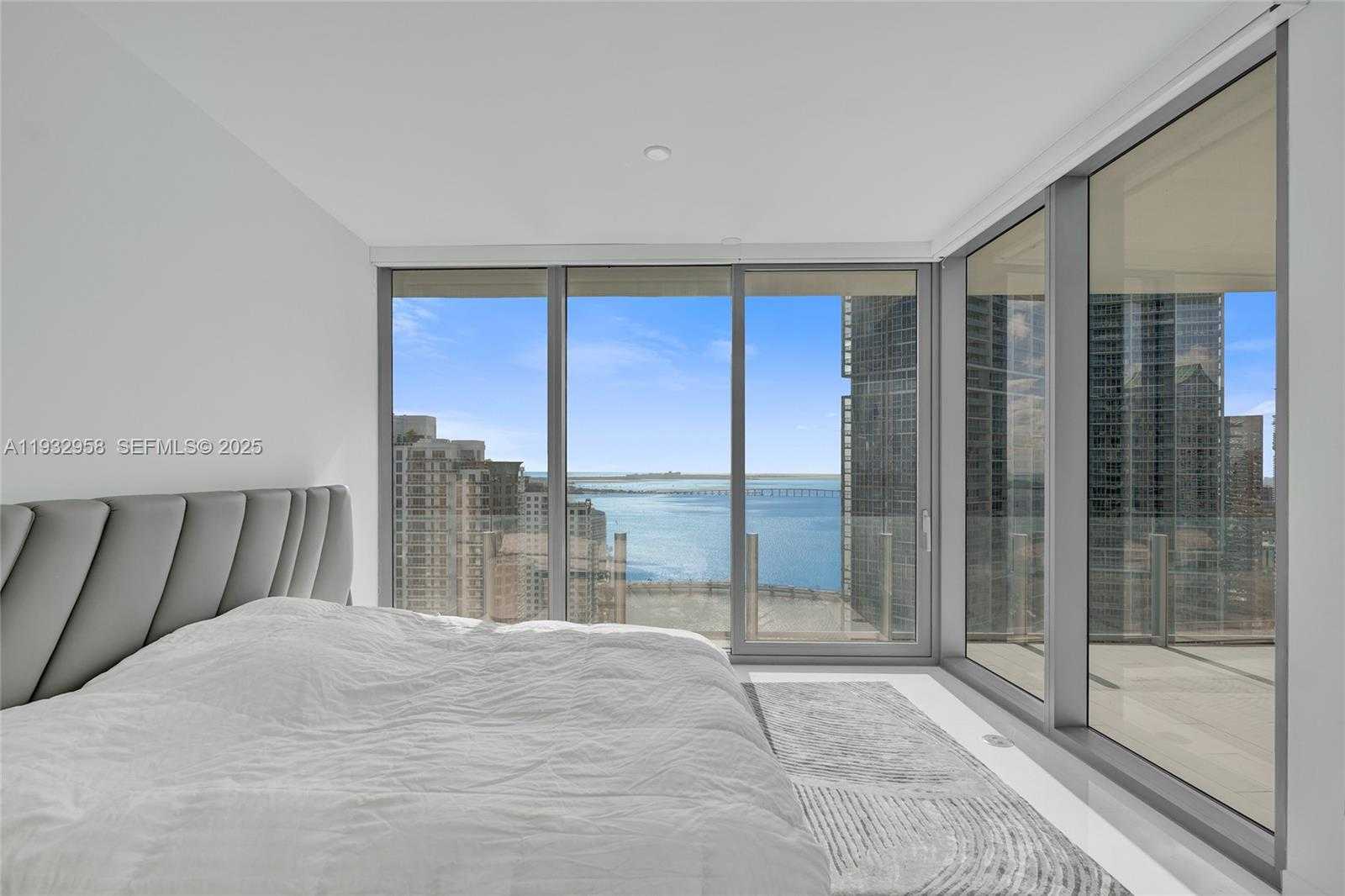 Small Image of 300 BISCAYNE BOULEVARD WAY #3304C, Miami Number 8