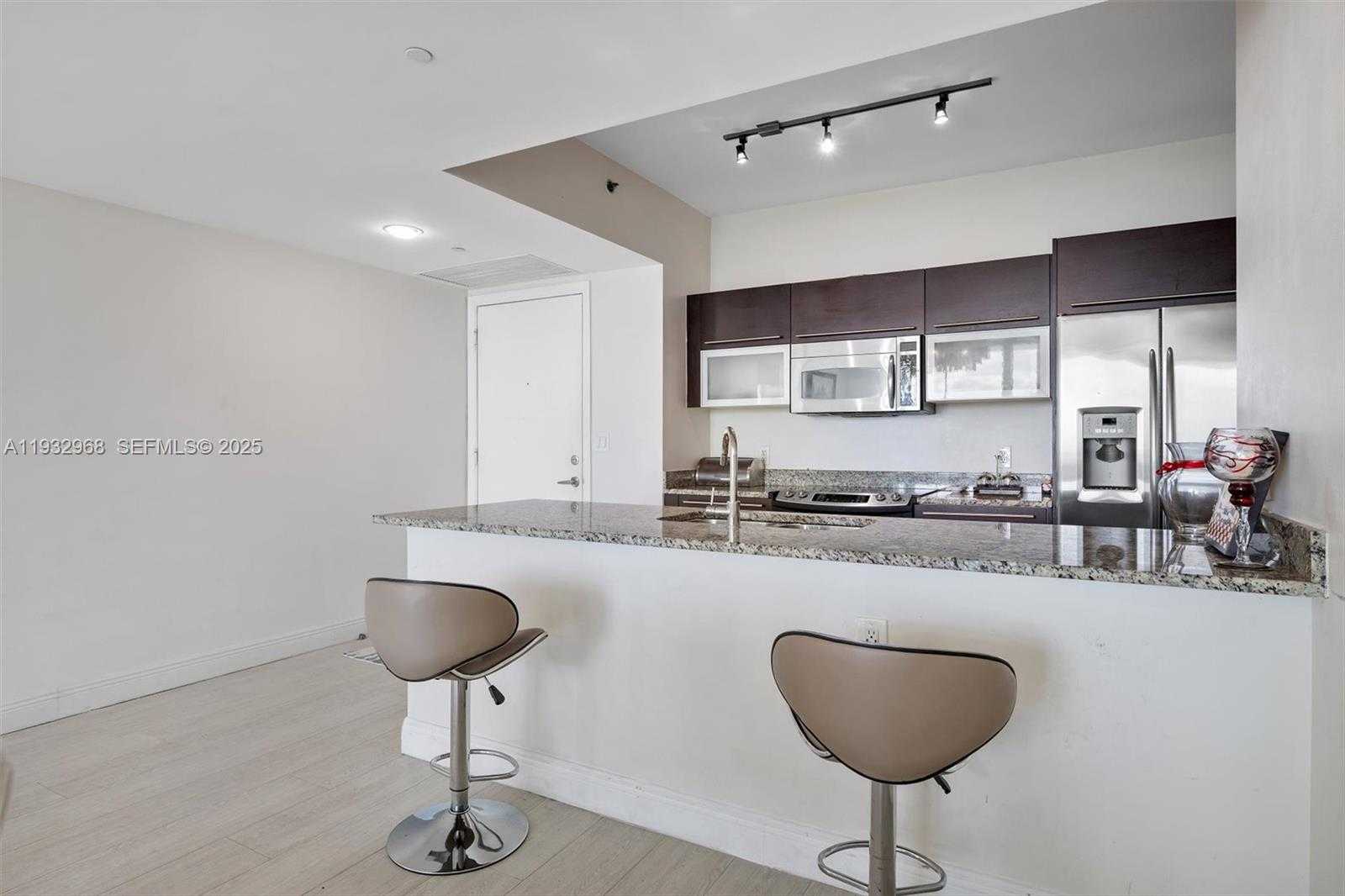 Small Image of 951 BRICKELL AVE #1806, Miami Number 10