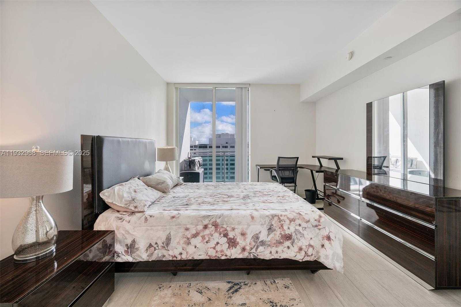 Small Image of 951 BRICKELL AVE #1806, Miami Number 16