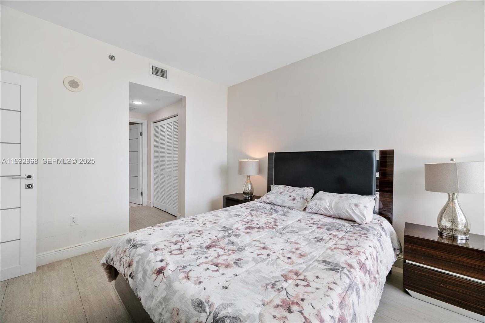 Small Image of 951 BRICKELL AVE #1806, Miami Number 17