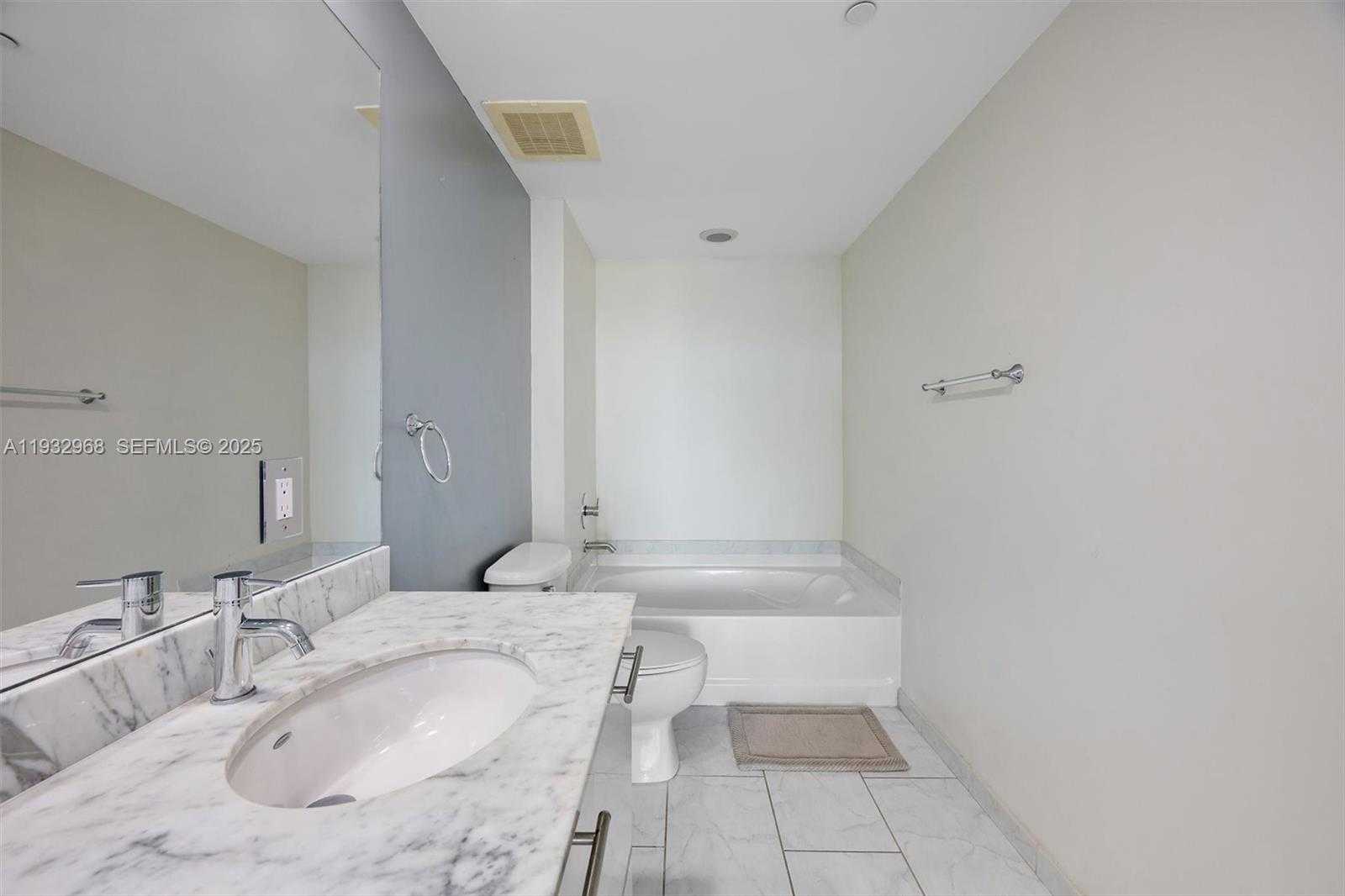 Small Image of 951 BRICKELL AVE #1806, Miami Number 20