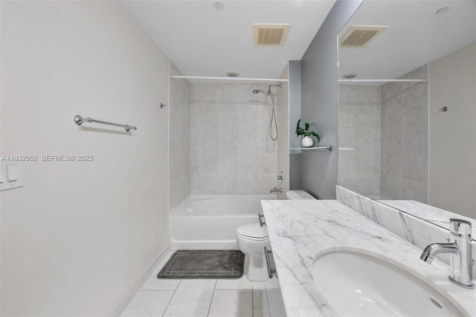 Small Image of 951 BRICKELL AVE #1806, Miami Number 27