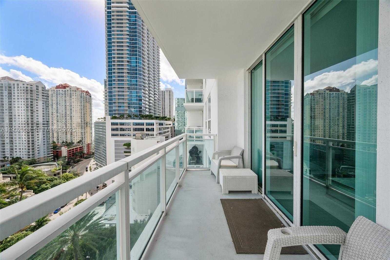Small Image of 951 BRICKELL AVE #1806, Miami Number 3