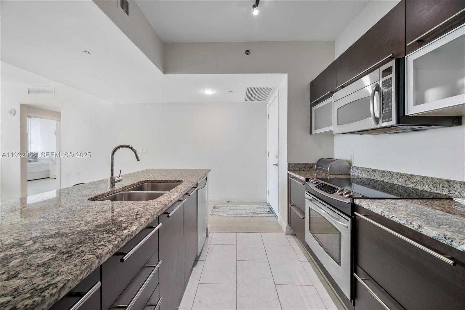 Small Image of 951 BRICKELL AVE #1806, Miami Number 7