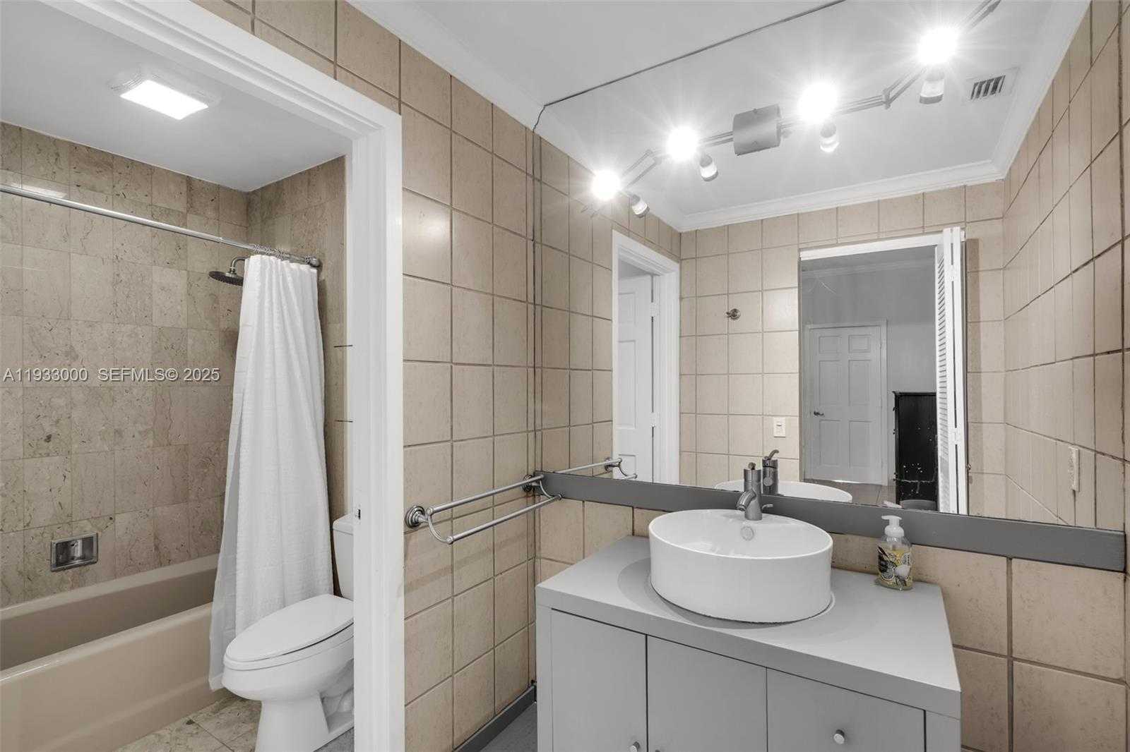 Small Image of 2124 FISHER ISLAND DR #2124, Miami Beach Number 26