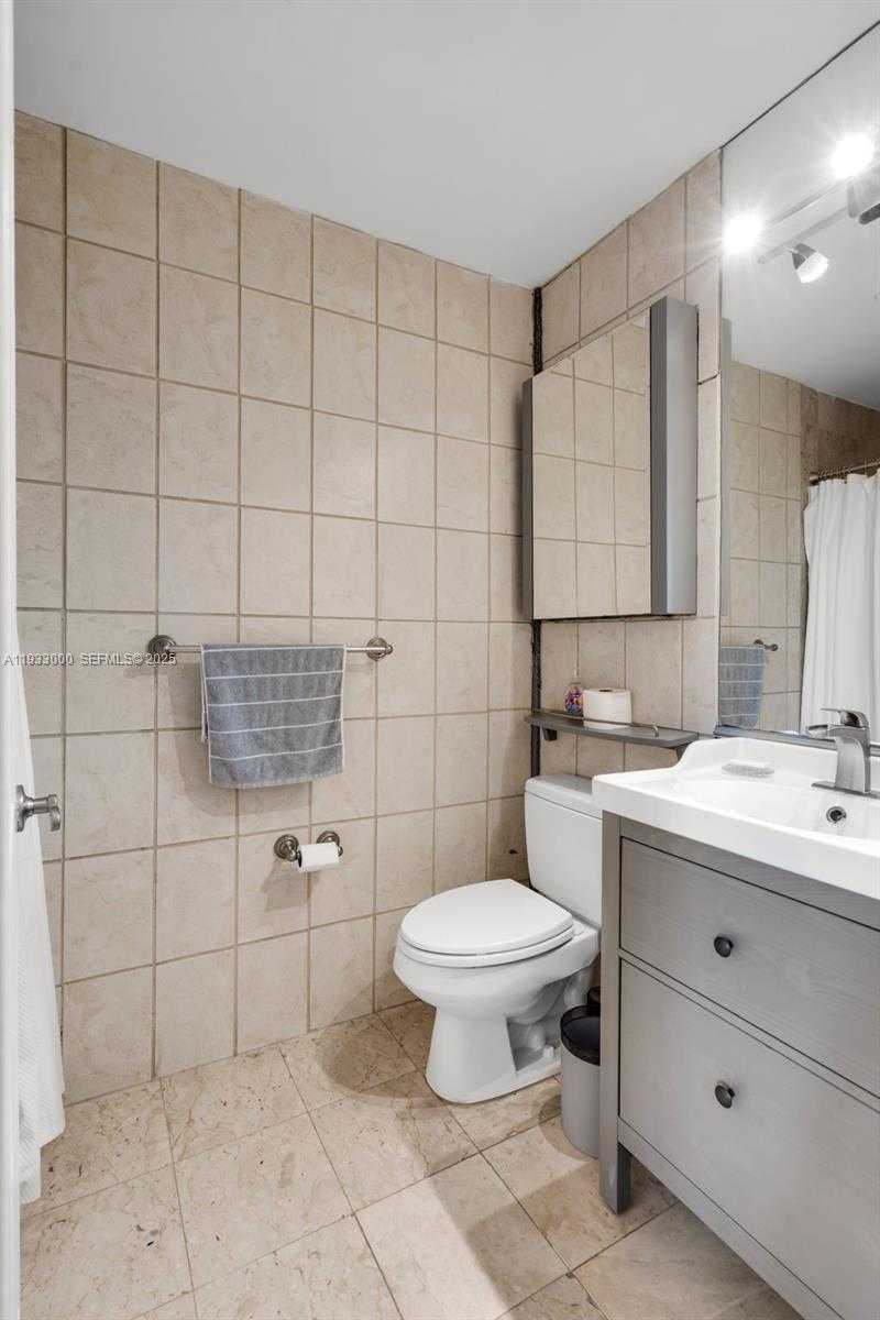 Small Image of 2124 FISHER ISLAND DR #2124, Miami Beach Number 30