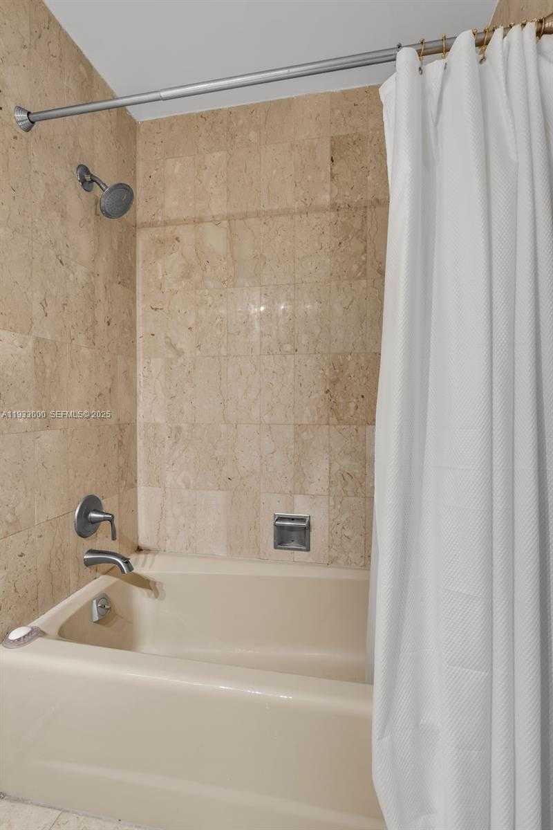 Small Image of 2124 FISHER ISLAND DR #2124, Miami Beach Number 31