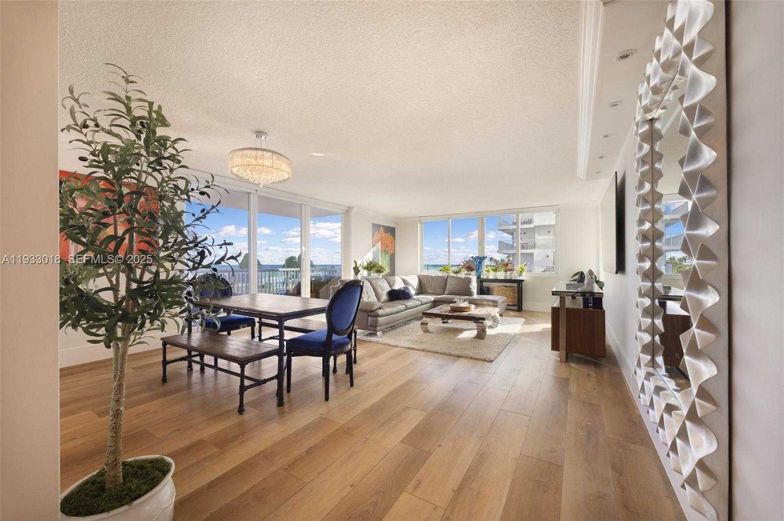Small Image of 5401 COLLINS AVE #102, Miami Beach Number 1