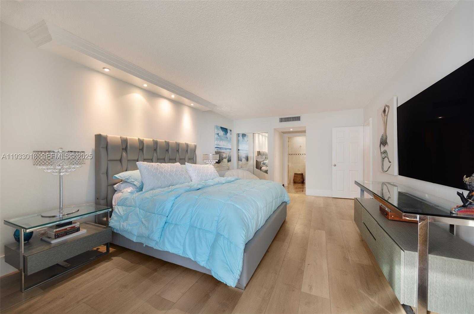 Small Image of 5401 COLLINS AVE #102, Miami Beach Number 16
