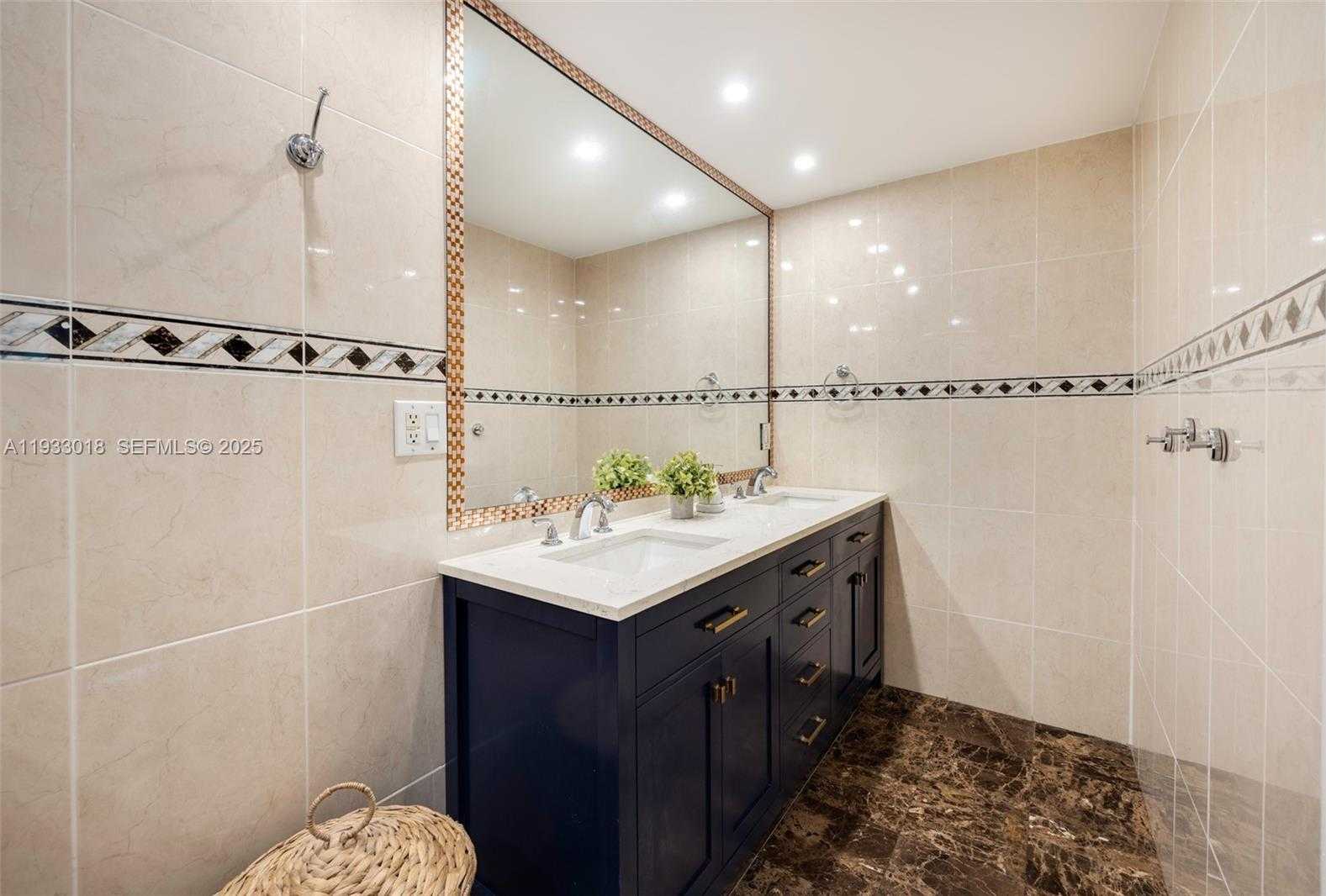 Small Image of 5401 COLLINS AVE #102, Miami Beach Number 19